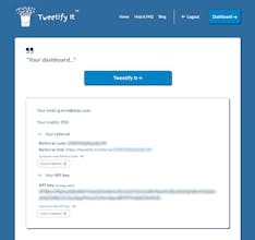 Tweetify It ダッシュボードを表示したラップトップ画面。さまざまなソーシャル メディア プラットフォームでブログ記事やその他のコンテンツを共有する機能を示しています。