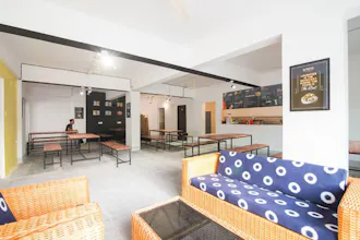 Buzz Quarter gallery image