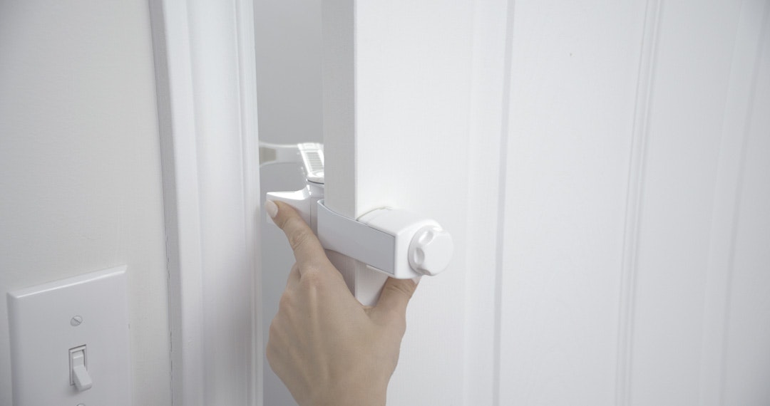 DOORWING Door Lock and Finger Guard gallery image