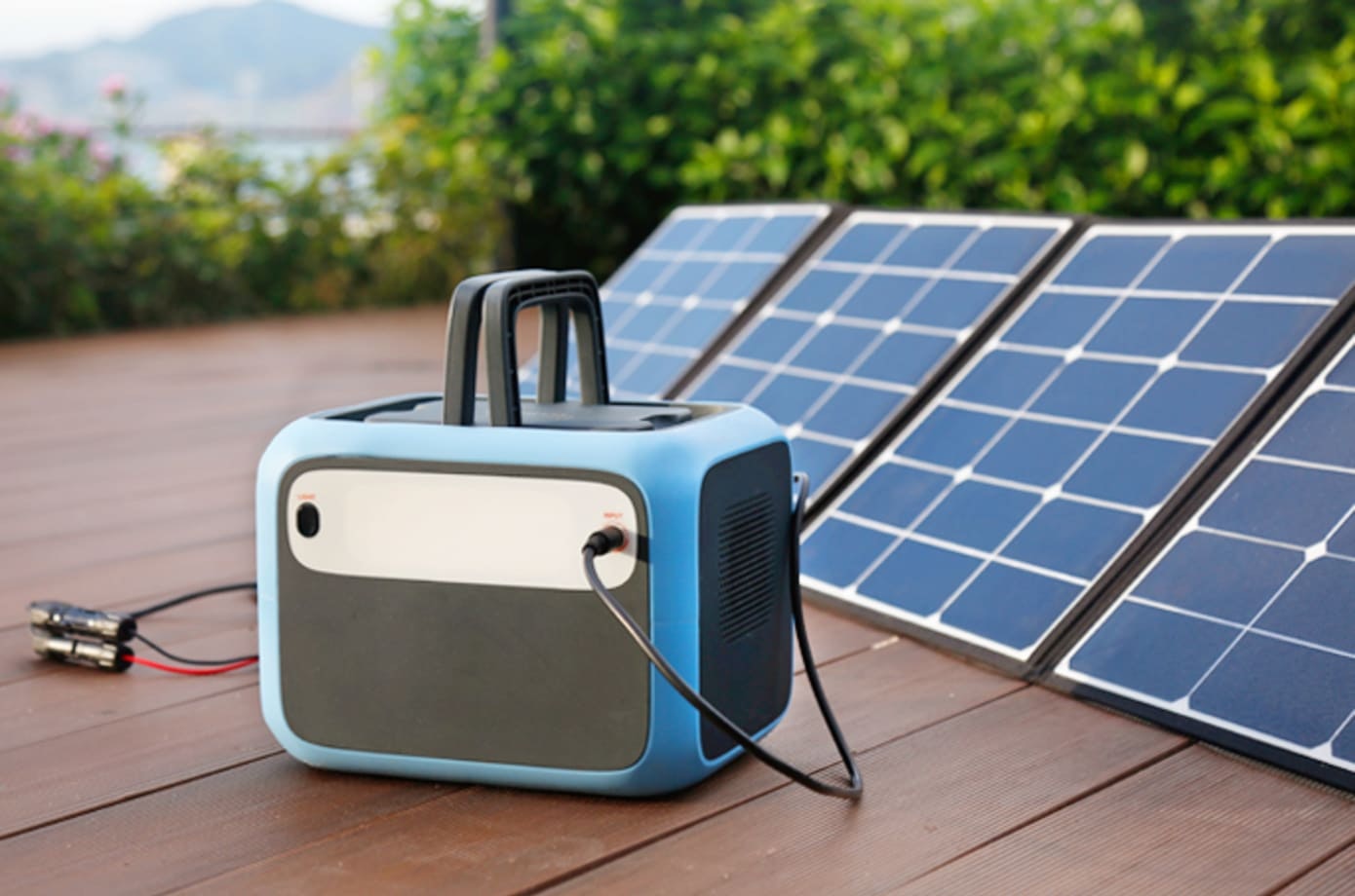 Bluetti AC200 gallery image