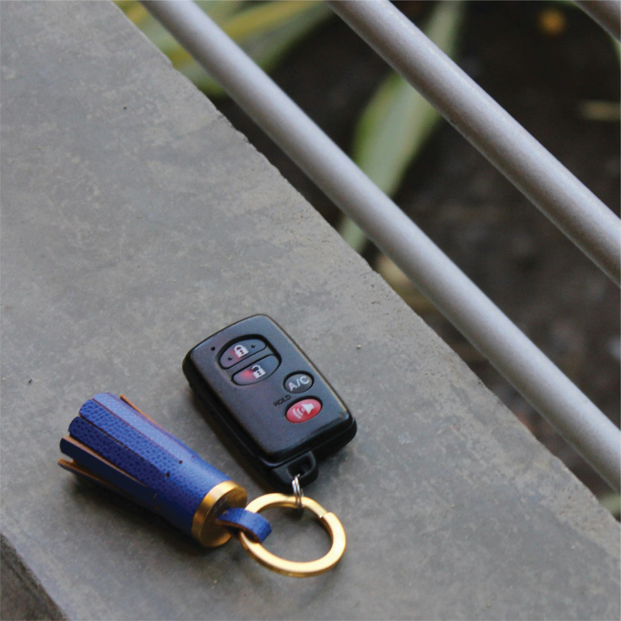 looper tassel gallery image