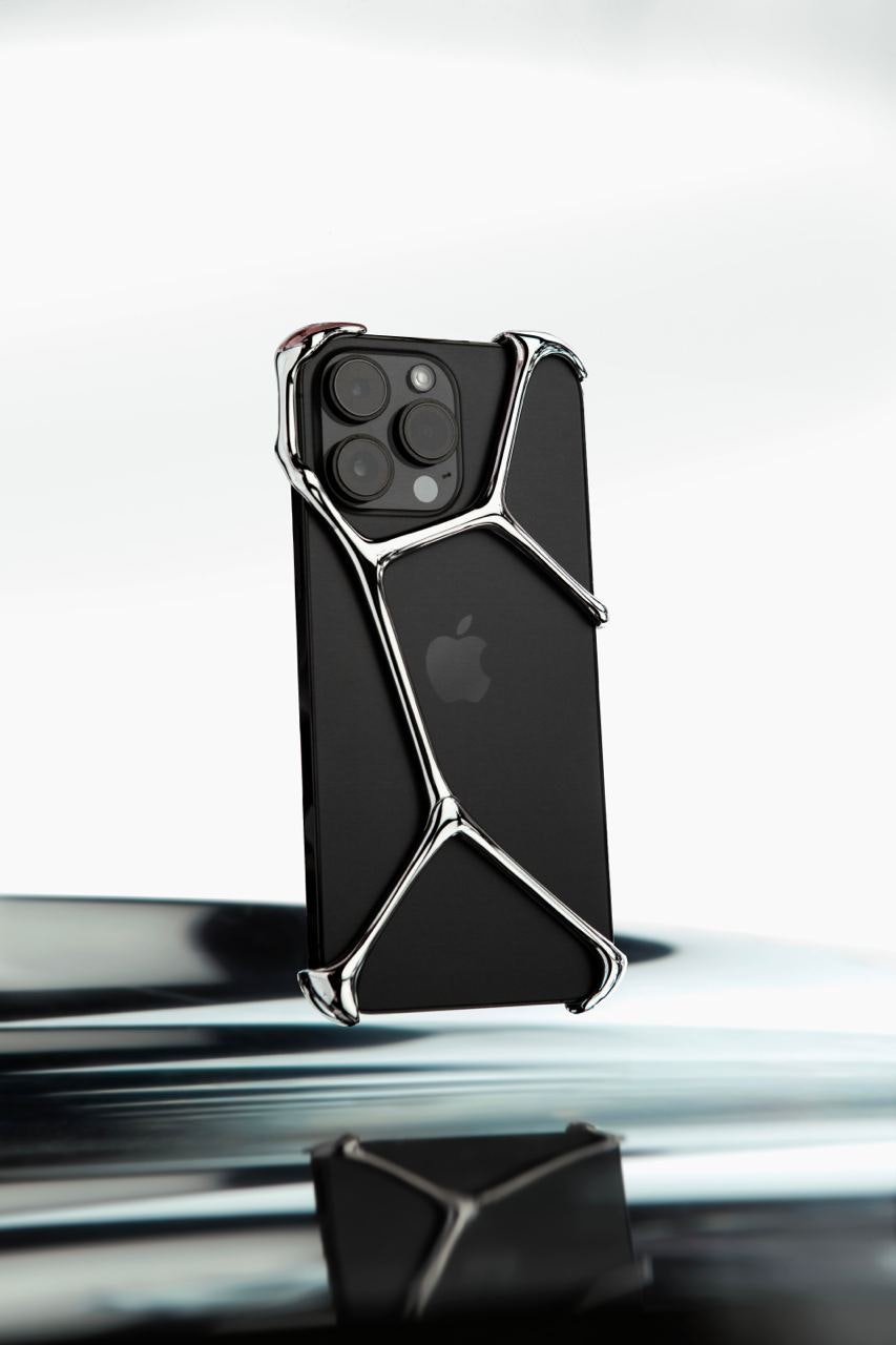 iPhone 용 ynøt 쉘 - 강철로 3D 프린팅을 한 다음 손 마무리를 겪습니다 미디어 2