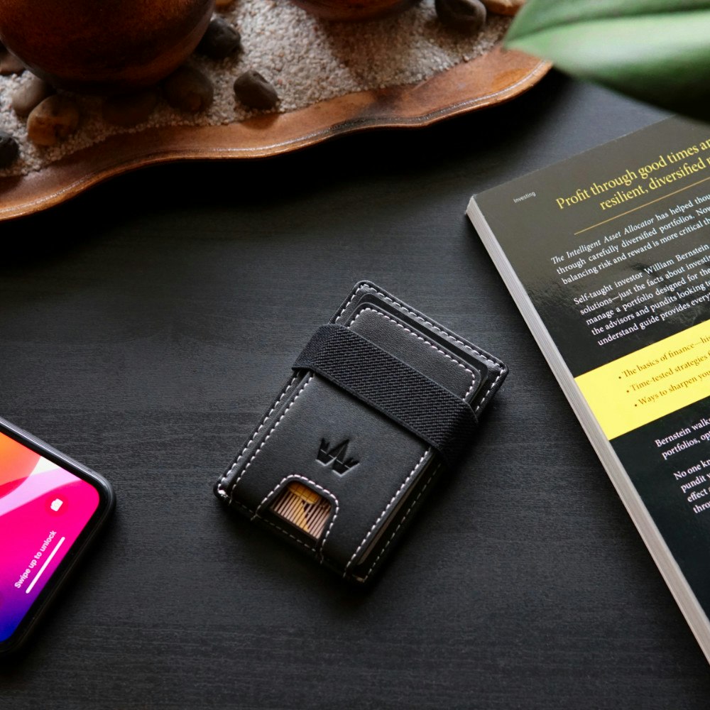 URBAN Mini Wallet gallery image