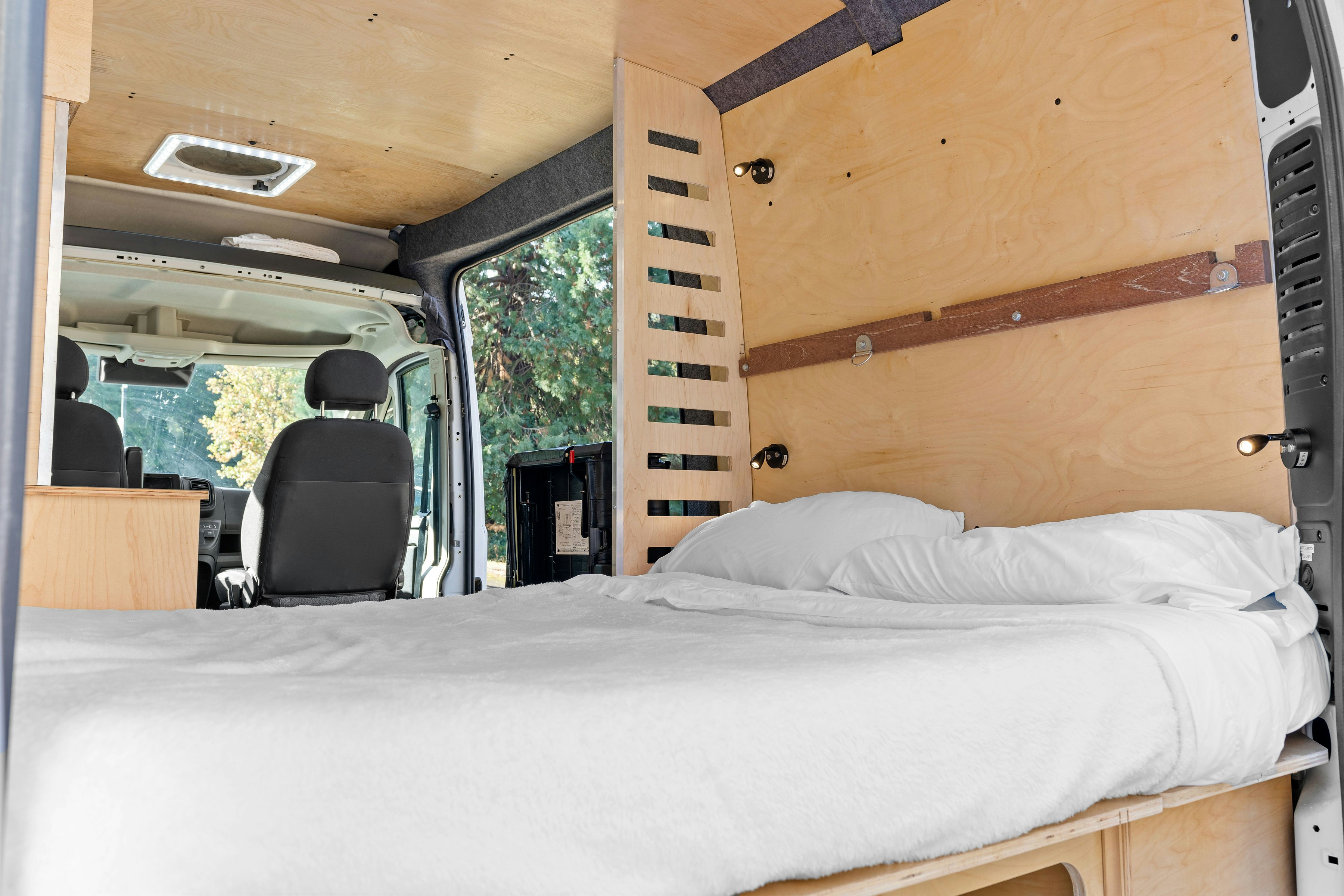 여행 밴 임대 - 모험을 위해 제작 된 Campervan Rentals 미디어 17