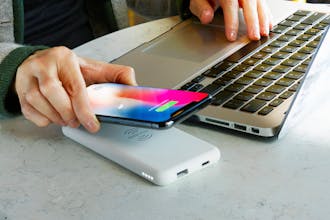 WiBa: 100% Wireless Magnetic Power Bank & Dock gallery image