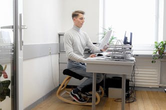 VILNO | ERGONOMIC OFFICE KNEELING CHAIR gallery image