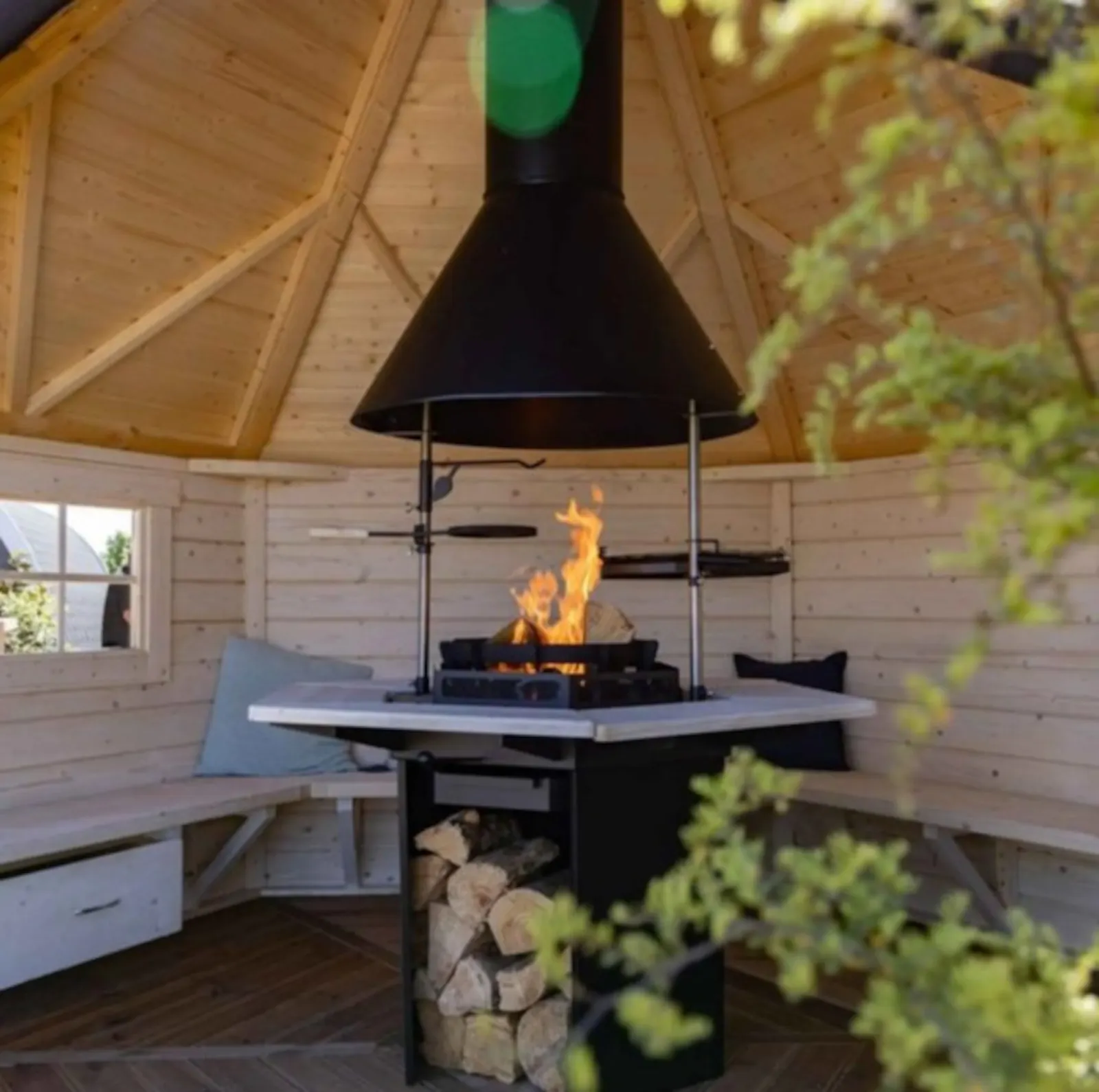 The "Viking Hearth" Open Grill Cabin screenshot 3