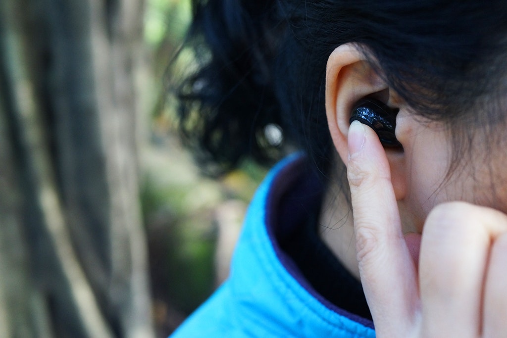 Montano: The world 1st spinning wireless earphone gallery image