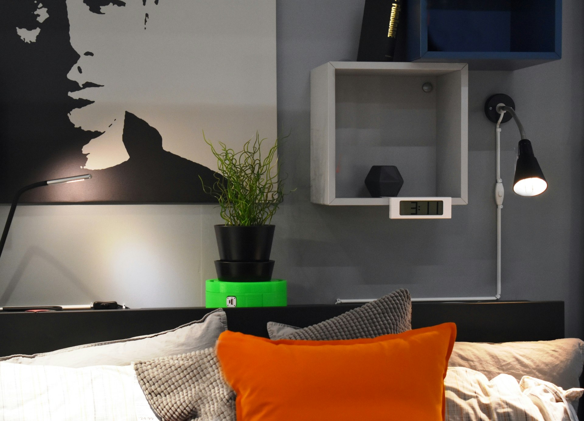 Goldoon: Smart Self-watering Planter gallery image