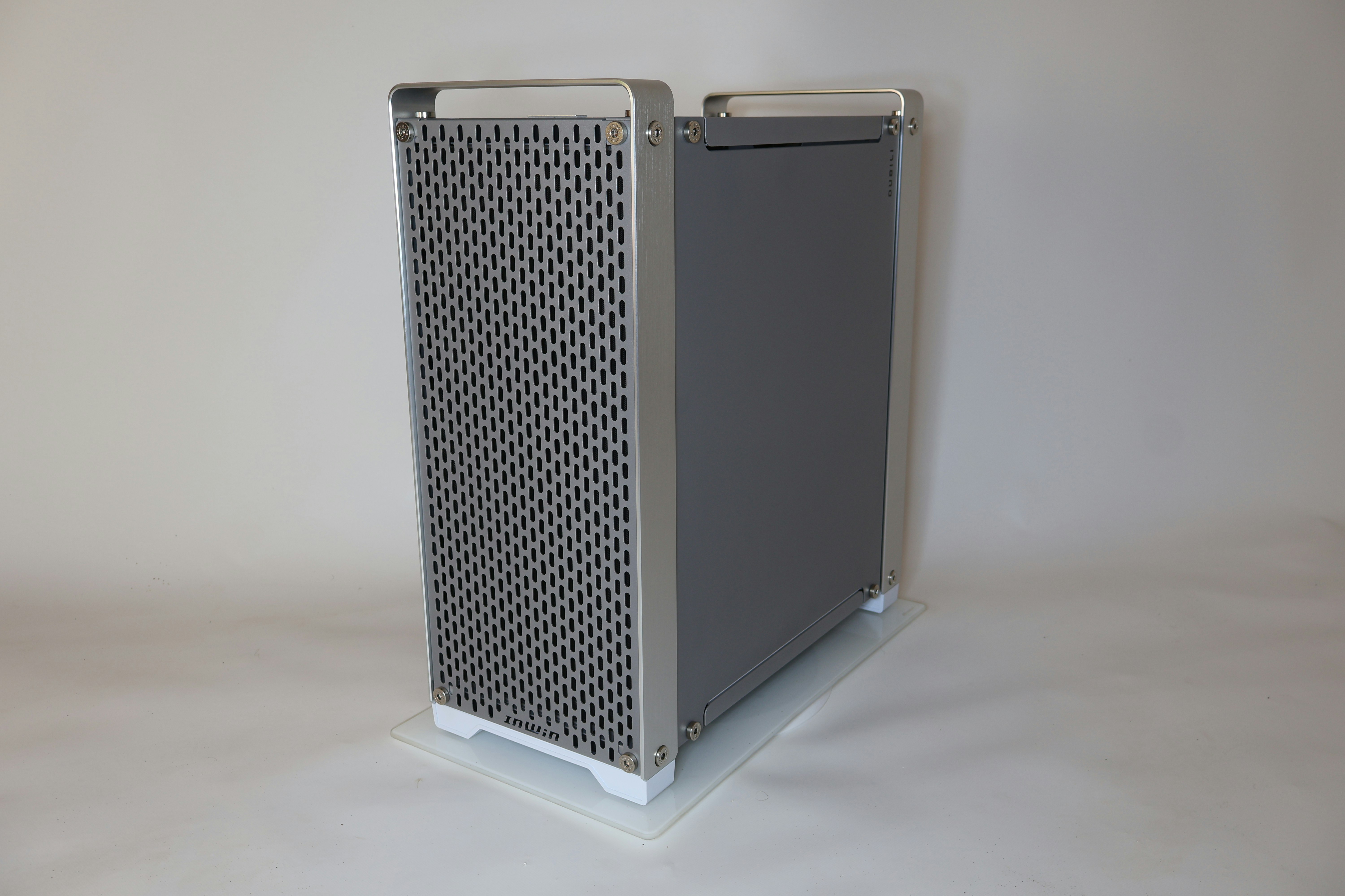 High-end desktop supercomputers for AI gallery image