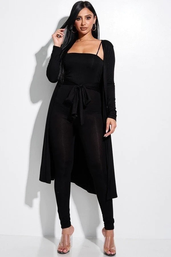 jumpsuit hitam dengan tali tali leher