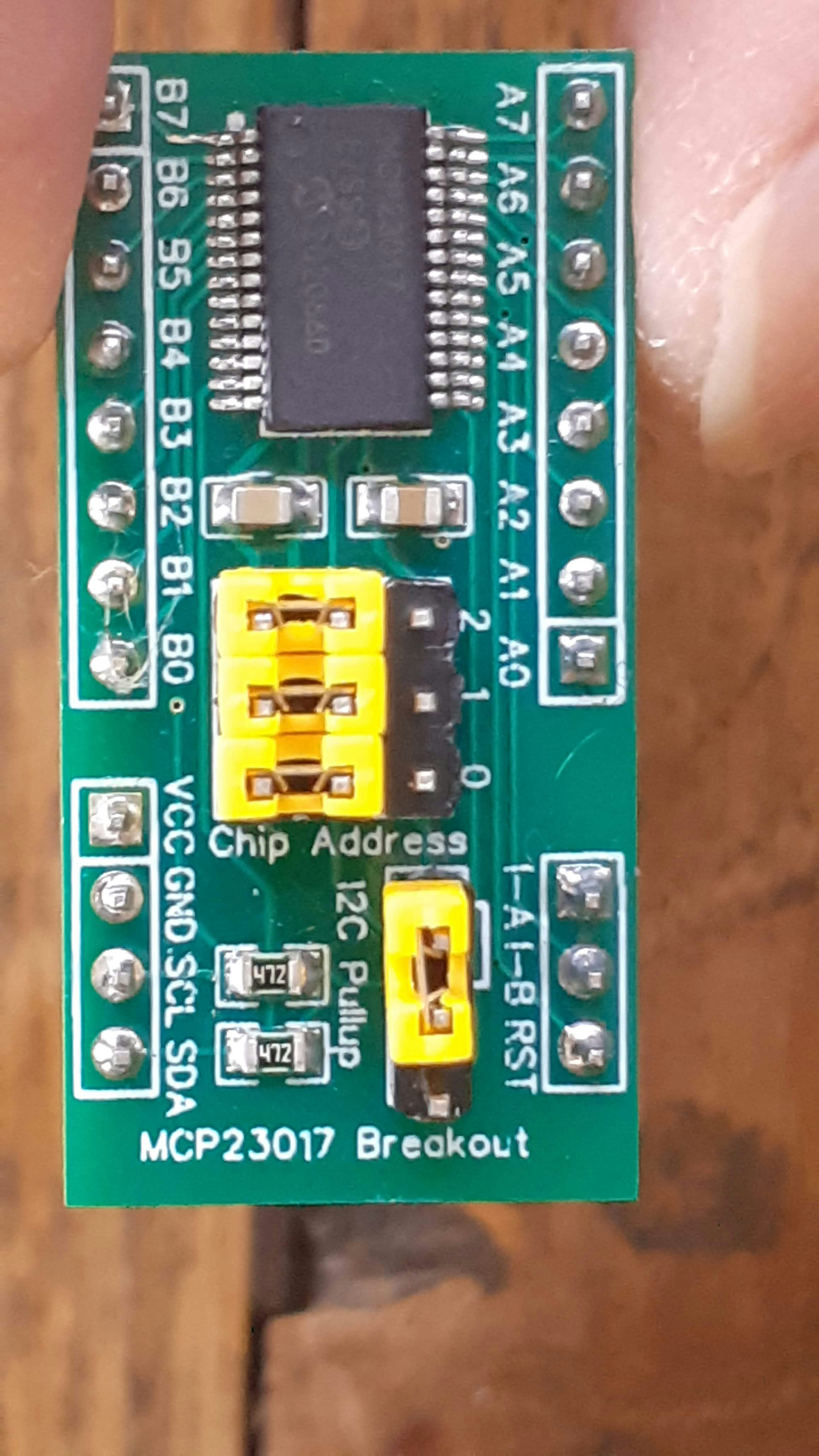 Breadboard Friendly MCP23017 Breakout - een breadboardvriendelijke MCP23017 -uitbraak media 1