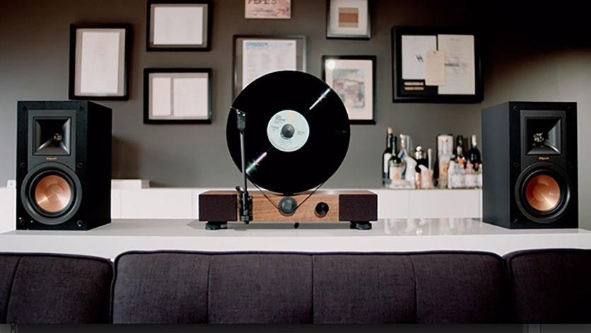 Floating Record™ Vertical Turntable gallery image