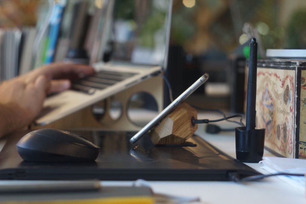 Halo Wireless Phone Charging Stand gallery image