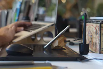 Halo Wireless Phone Charging Stand gallery image