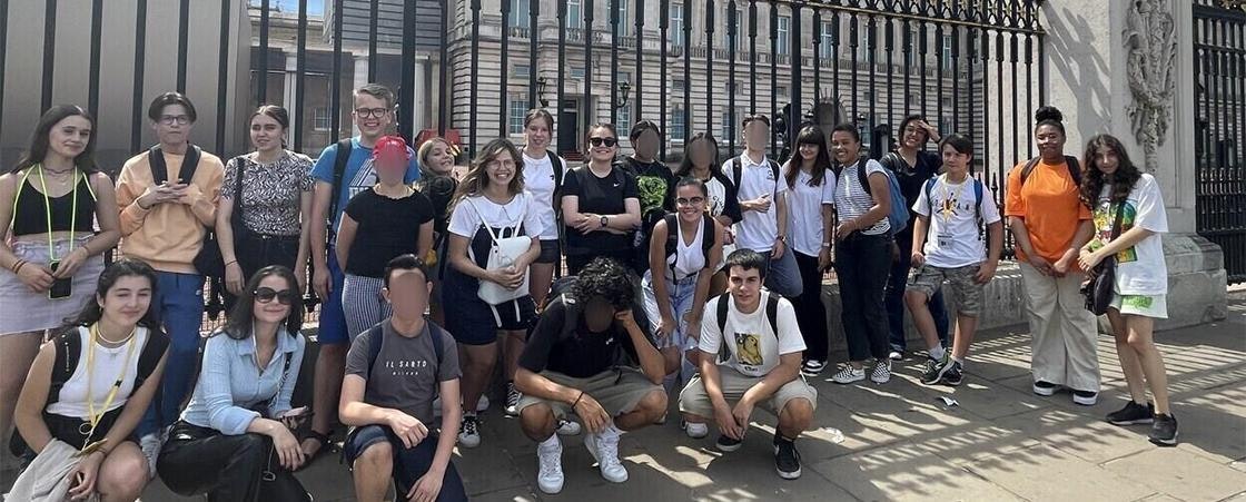 Trường Anh ở Tây London media 5
