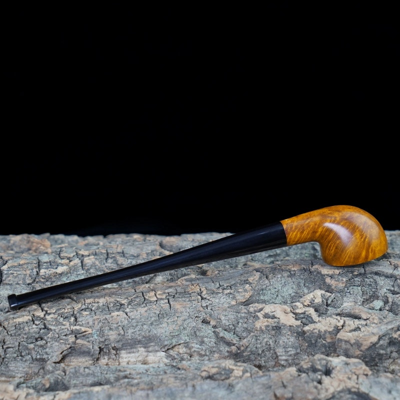 Pipe de tabac à main