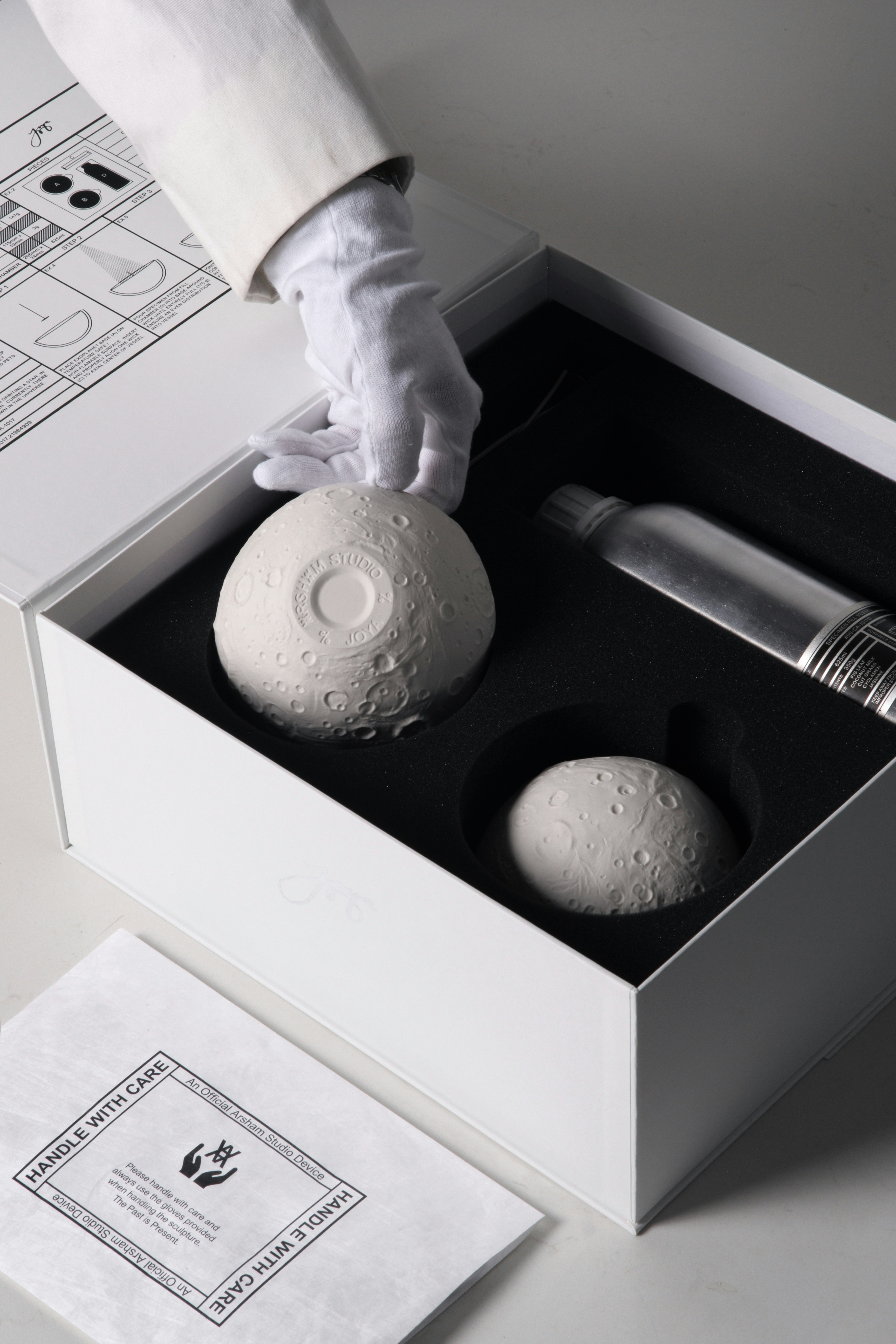 Arsham Studio x Joya Exoplanet Candle gallery image