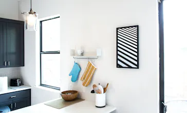 Acanvas gallery image
