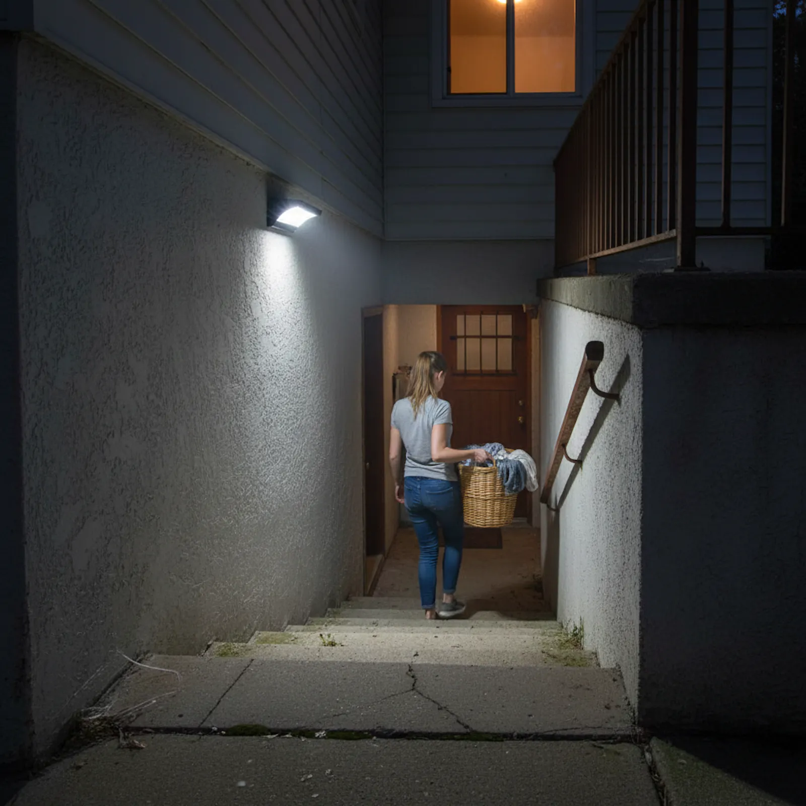 NoxLumin Solar Motion Sensor Wall Light screenshot 9