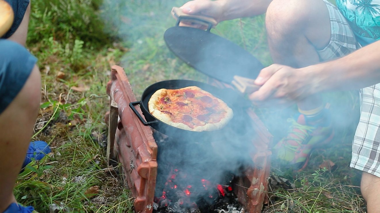IRONATE - Perfect "No oven" pizza in 3 minutes. gallery image