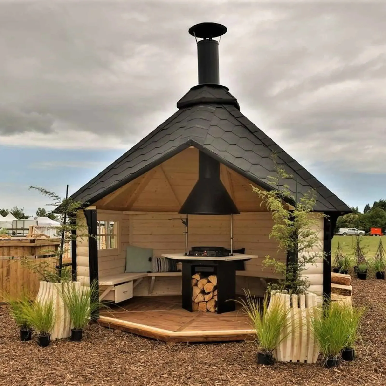 The "Viking Hearth" Open Grill Cabin screenshot 1
