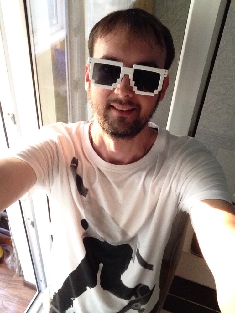 These glasses are known to protect your eyes from sunlight and bluelight! gallery image