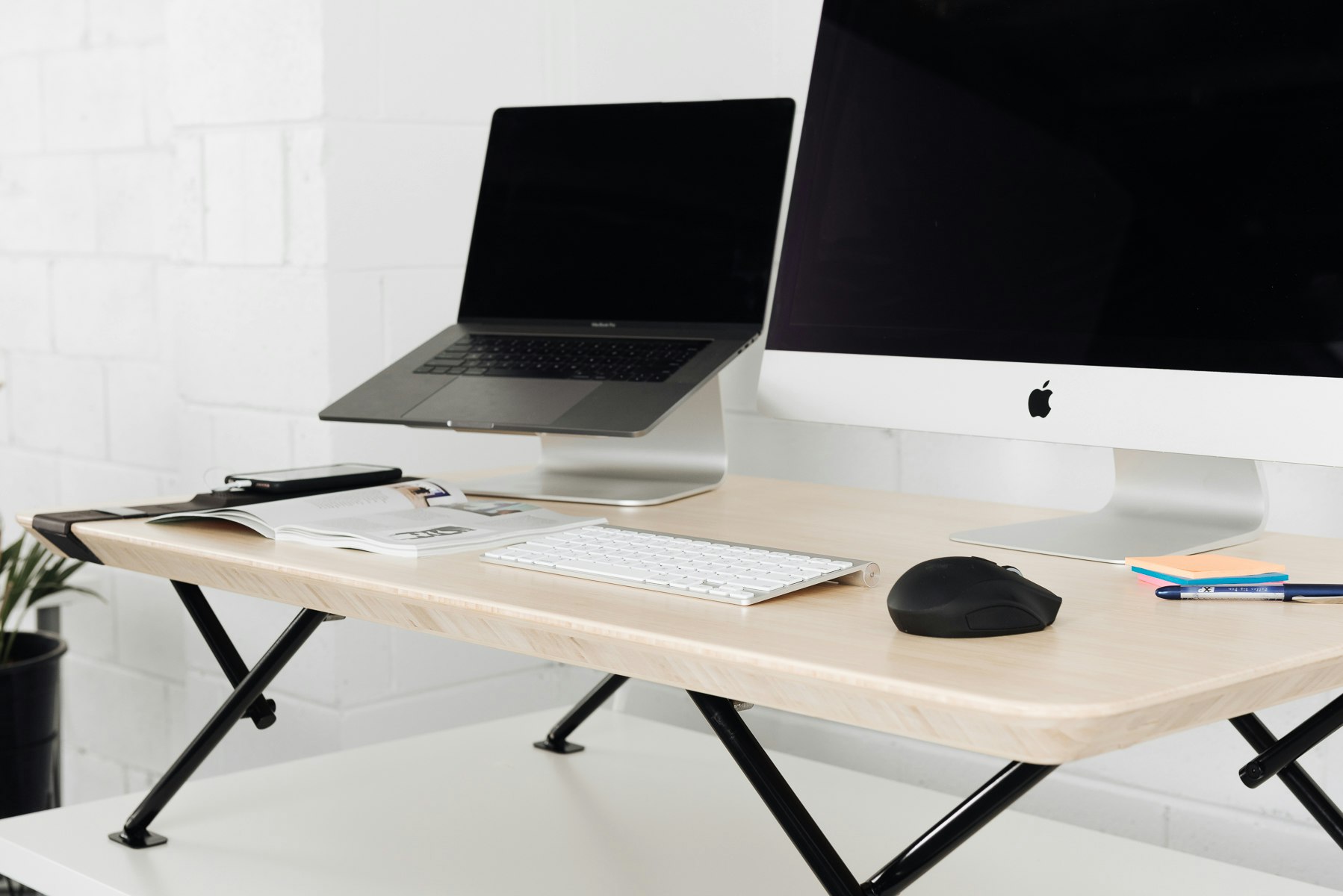 MOVI Standing Desk gallery image