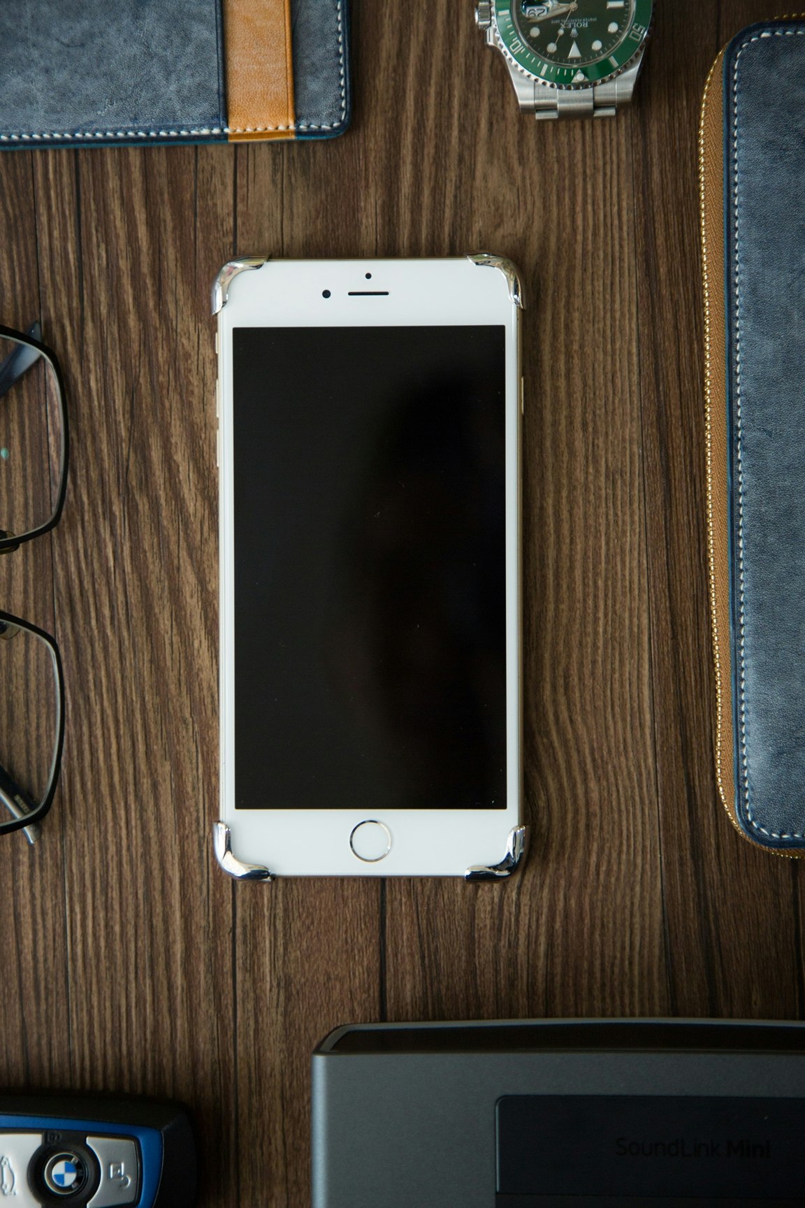 Rmour: Handcrafted silver case for your iPhone 6 family gallery image