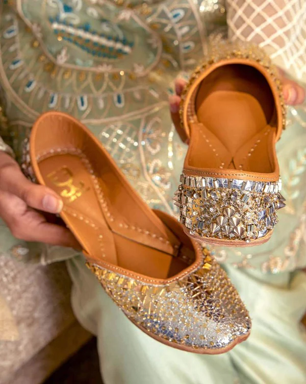 Fizzy Goblet! Has anyone tried their shoes?? How's the quality considering  their prices?? I am looking to buy these mules for an upcoming trip. Please  suggest. : r/IndianFashionAddicts