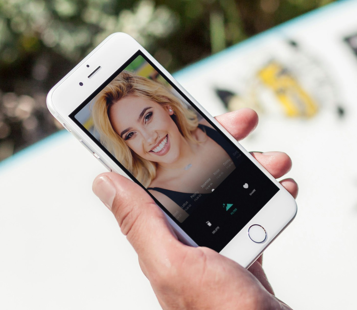 Audrey - Capture Every Detail With a DSLR Quality Manual Camera