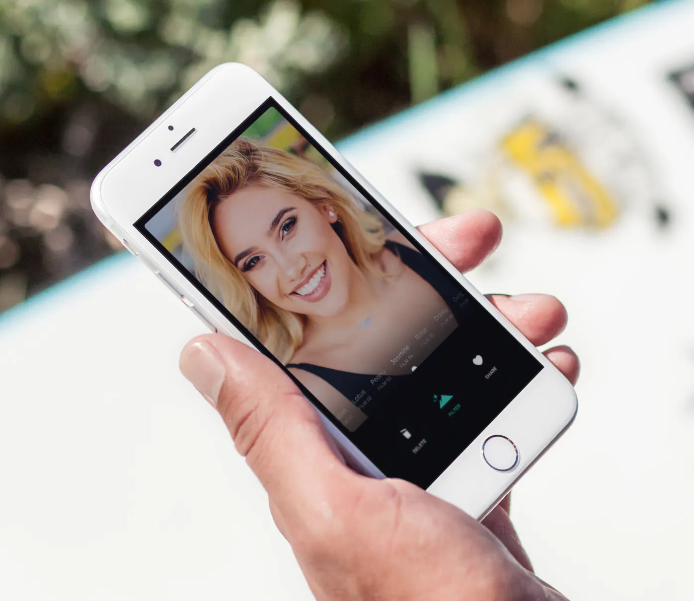 Audrey - Capture Every Detail With a DSLR Quality Manual Camera