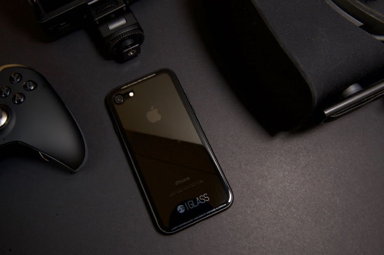SwitchEasy Introduces the World's First Touchless Case for Jet Black iPhone