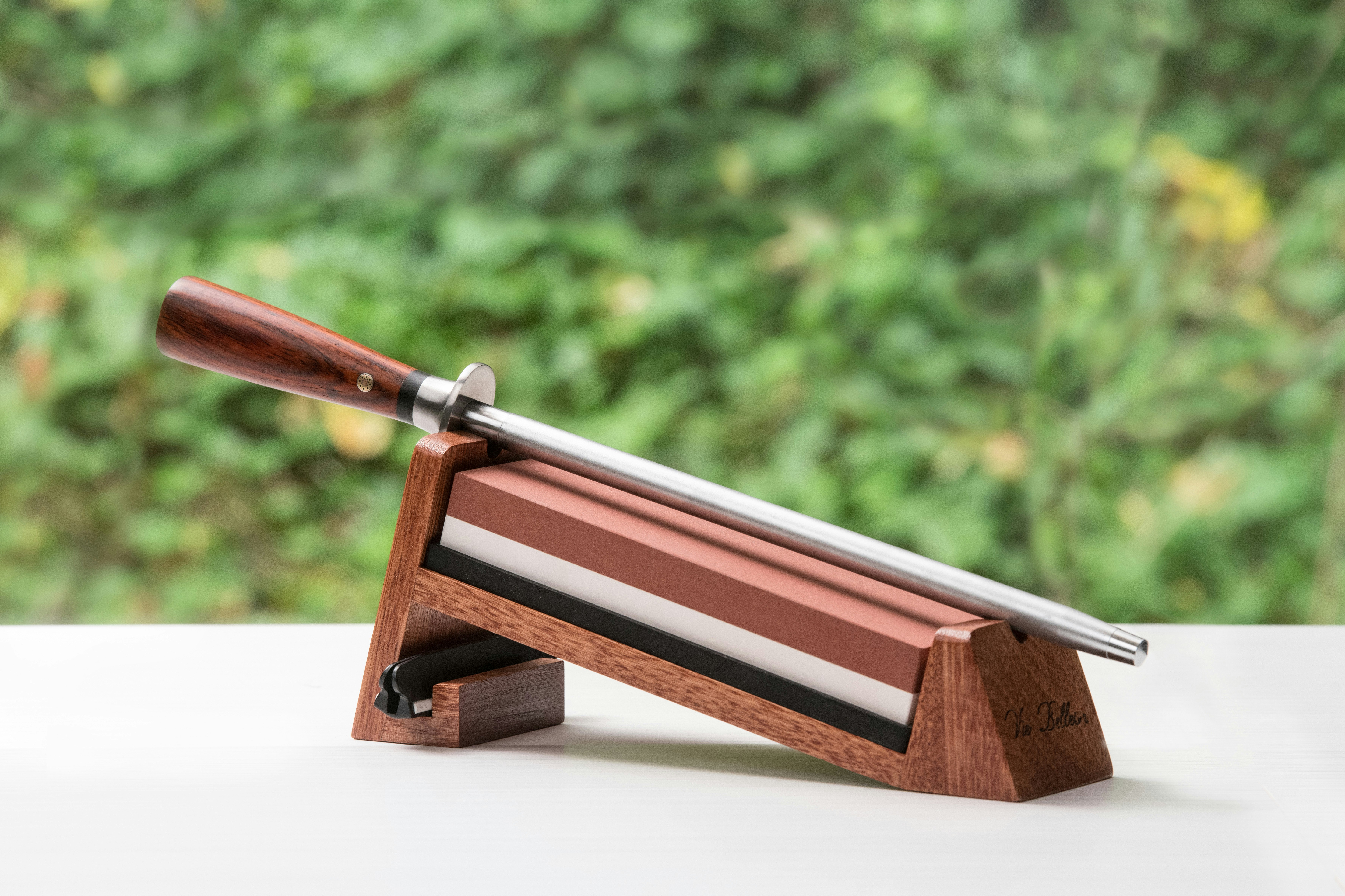 Professional Knife Sharpening System for Everyone By Vie Belles! gallery image