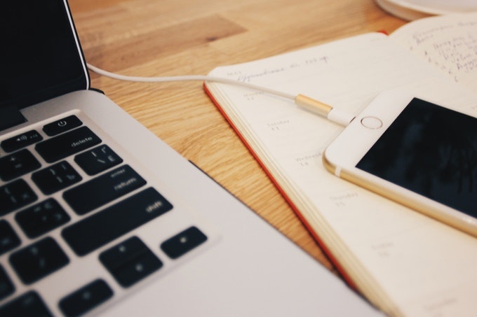 iShteck - Apple's cable protector gallery image