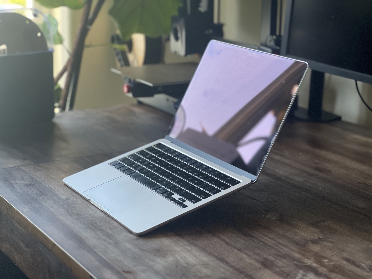 Плавучий стенд - Крошечная подставка, предназначенная для MacBook, телефона и планшета медиа 2
