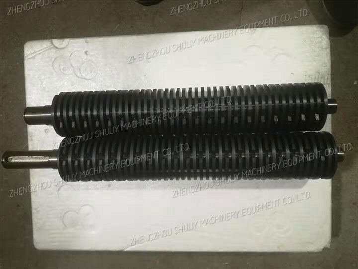 425 कार्टन बॉक्स श्रेडर मशीन - कार्टन बॉक्स श्रेडर का उपयोग अपशिष्ट डिब्बों को संसाधित करने के लिए किया जाता है। मीडिया 1