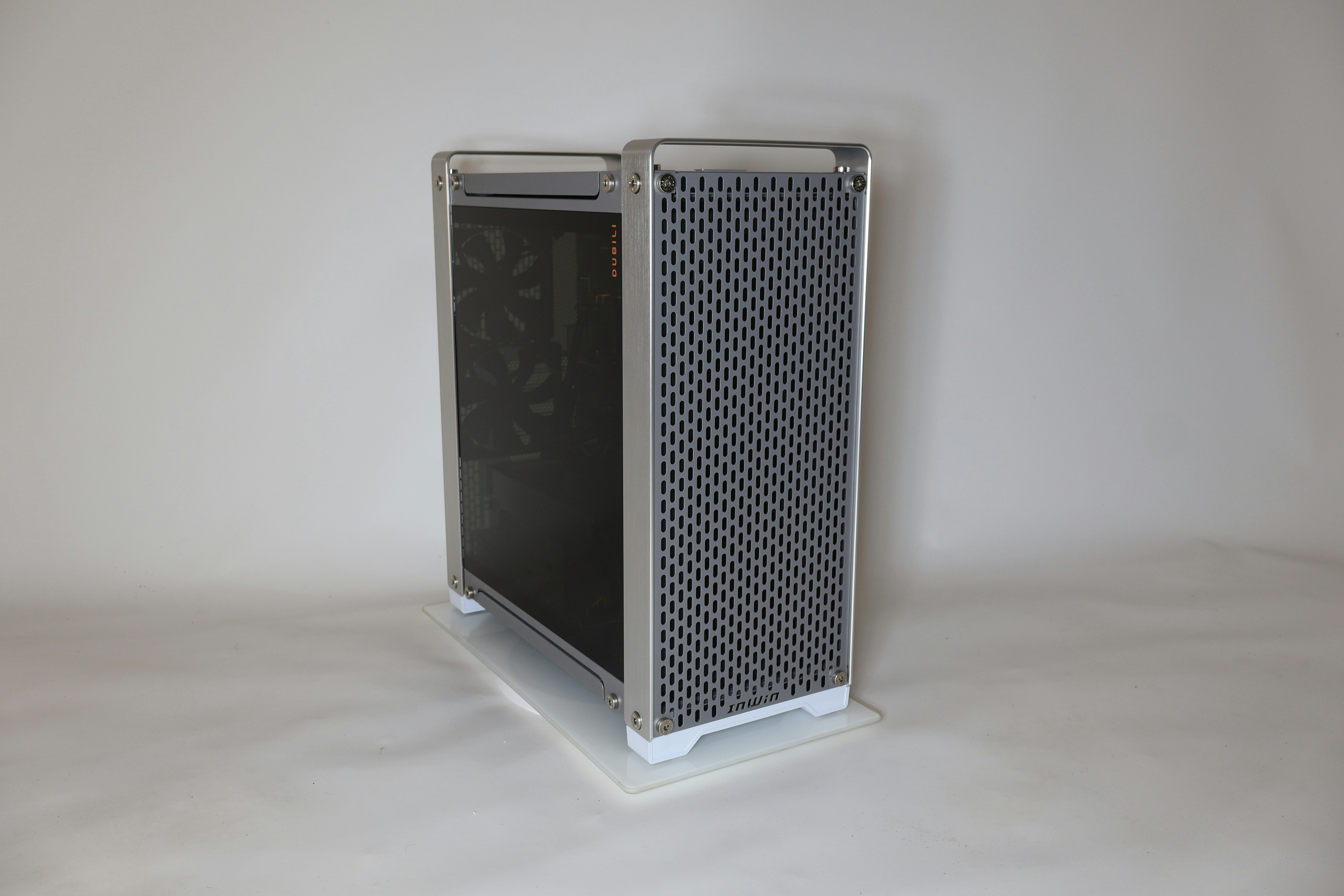 High-end desktop supercomputers for AI gallery image