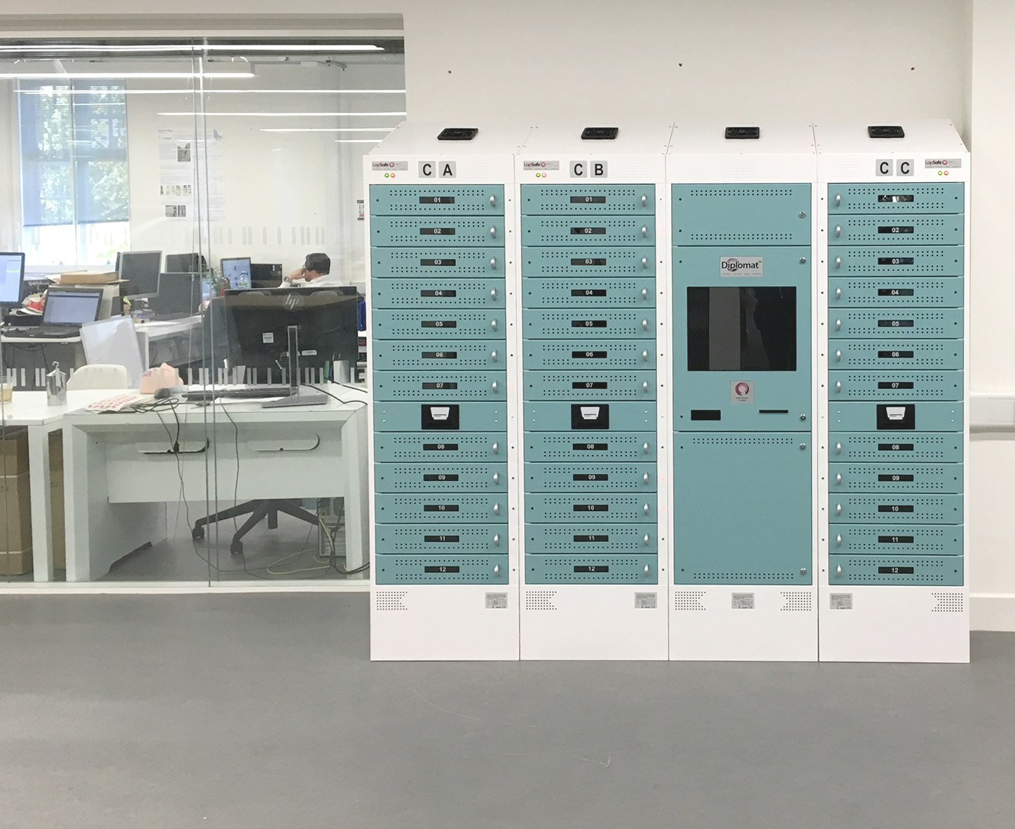 Nhà ngoại giao Pro Smart Locker