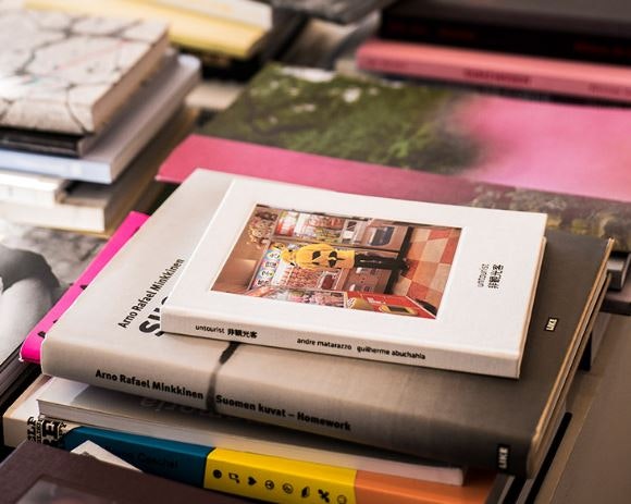 Un Tourist Book gallery image