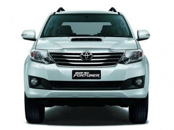 Delhi car rental services gallery image