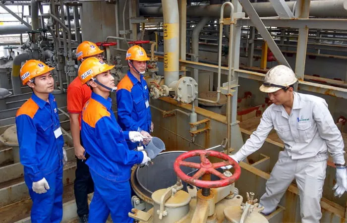 Safety helmets for high rise workers gallery image
