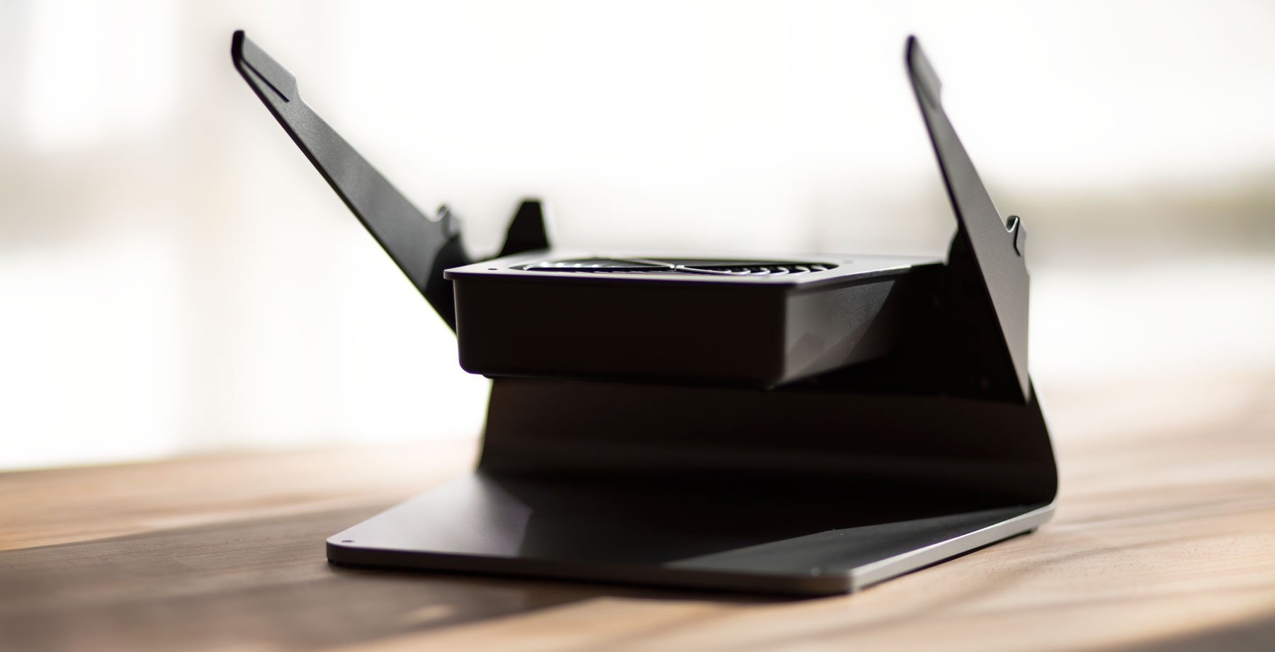 SVALT Cooling Stand & Dock gallery image