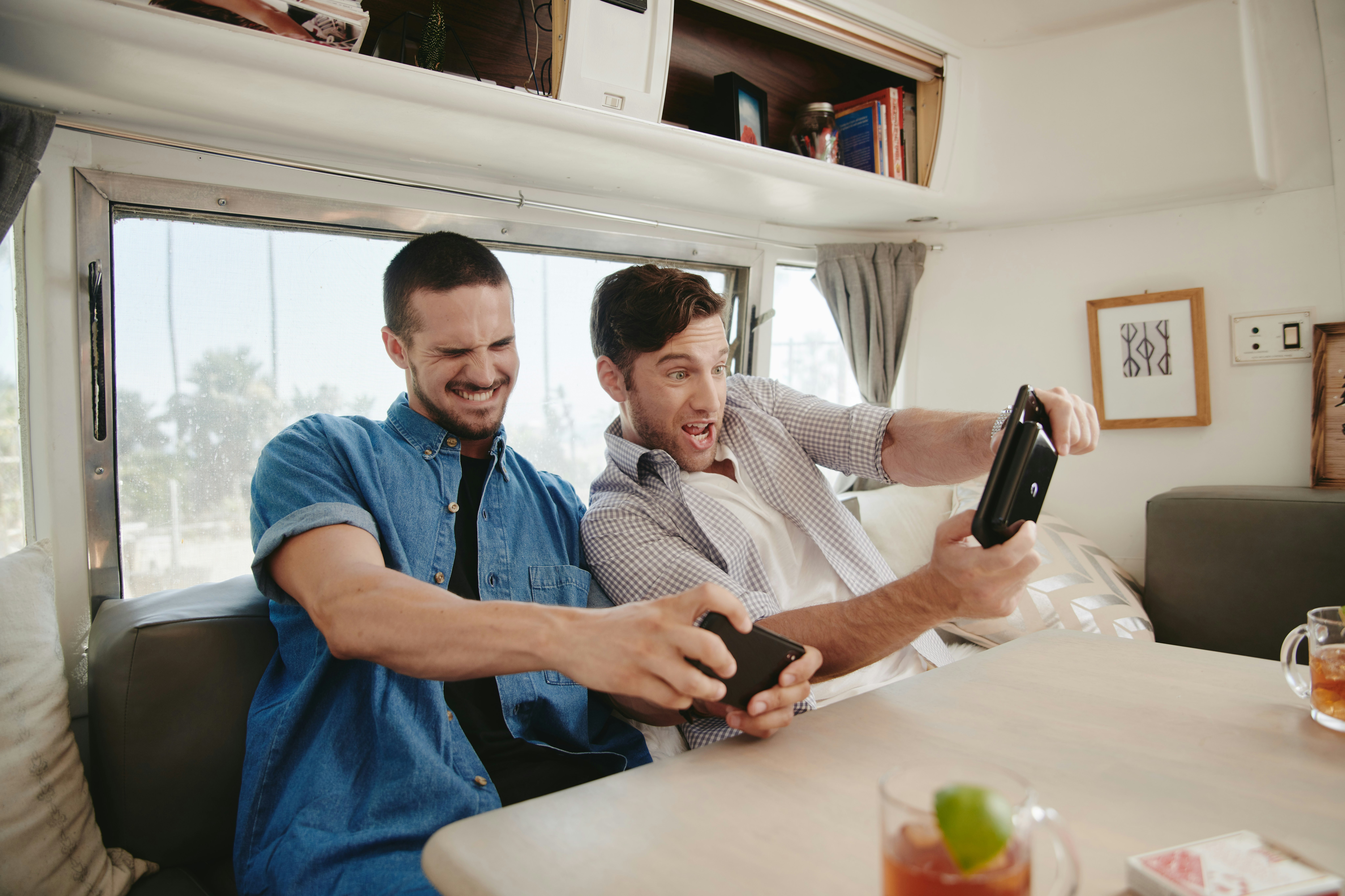 Prelude Qi Wireless Portable Charger gallery image