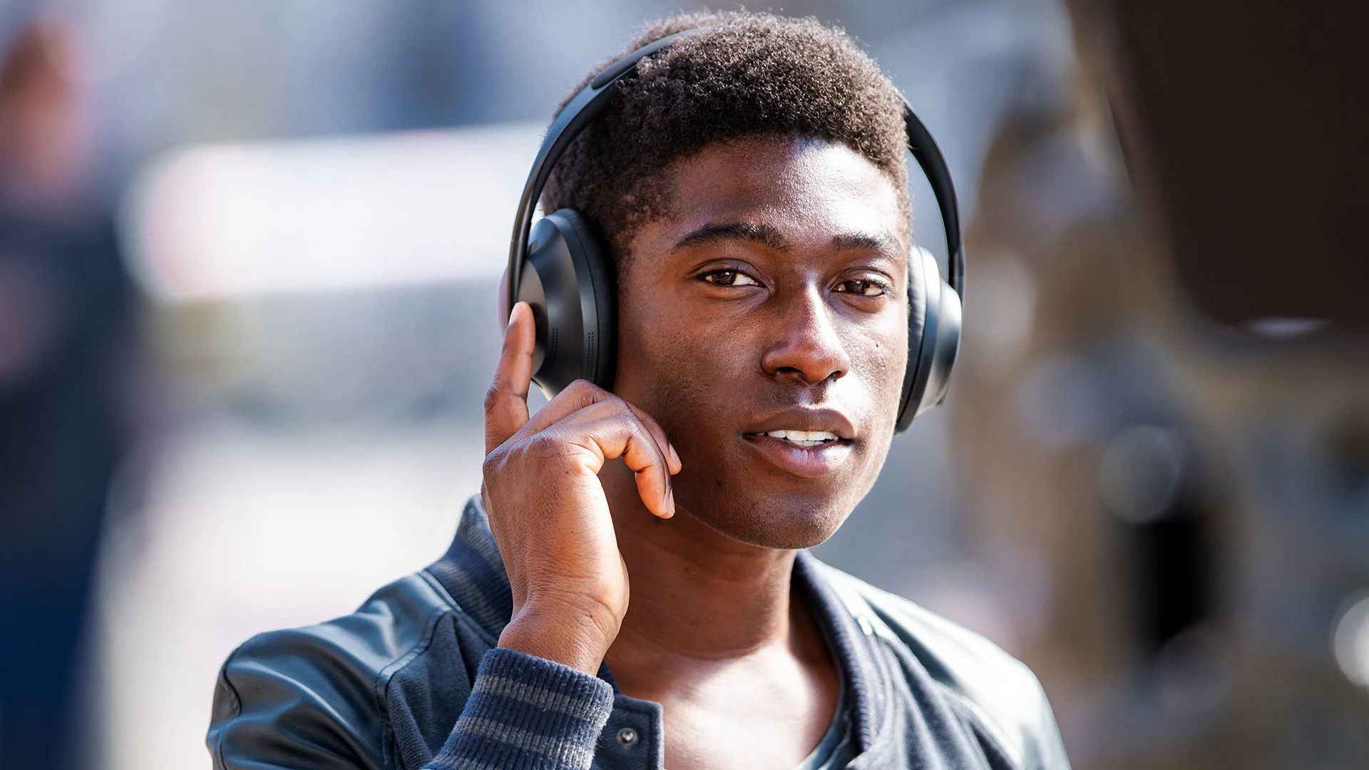 Bose Noise Cancelling Headphones 700 Image