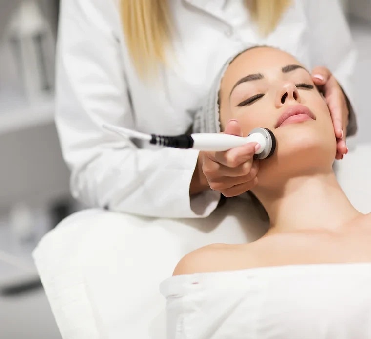 EMerge Beauty & Wellness - Main screenshot showing features and interface