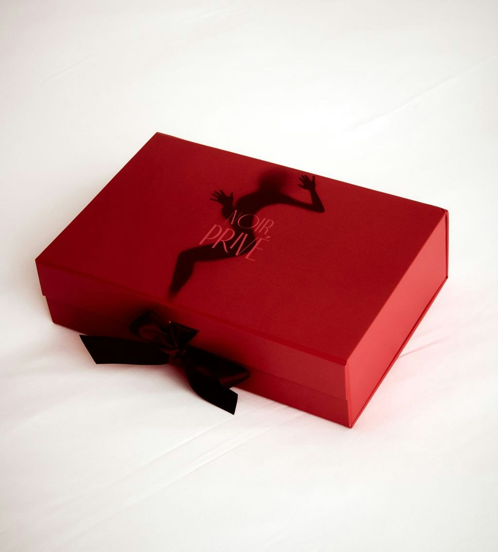 Noir Prive gallery image