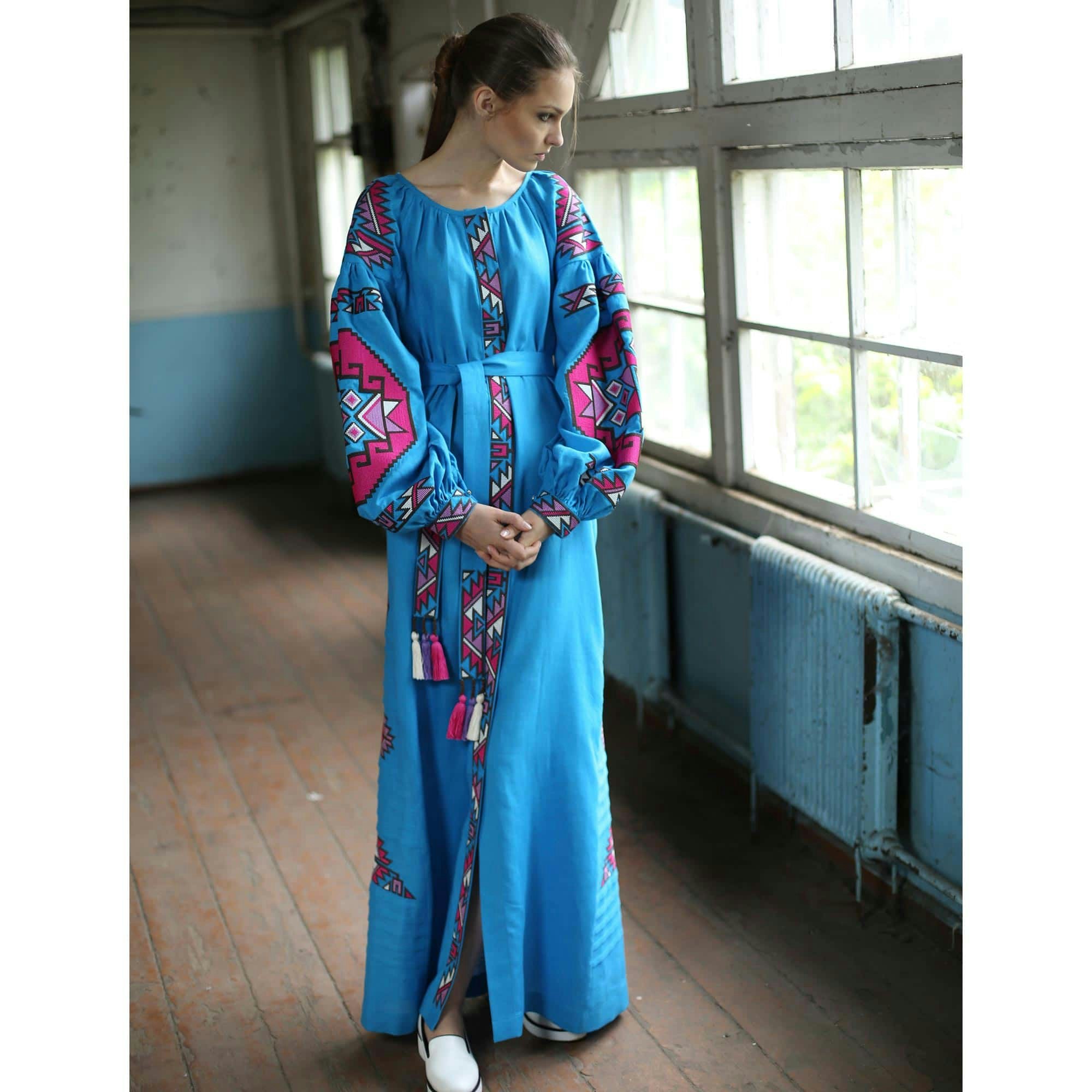 Vestido bordado Histrov alfombra vintage