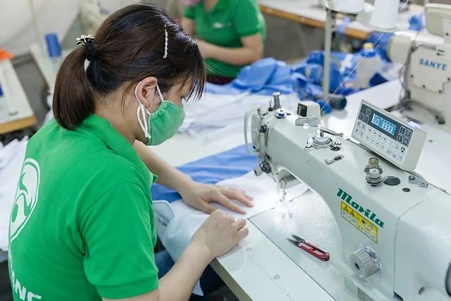 Workwear Manufacturing Factory Guide - Screenshot 2 showing product features and functionality