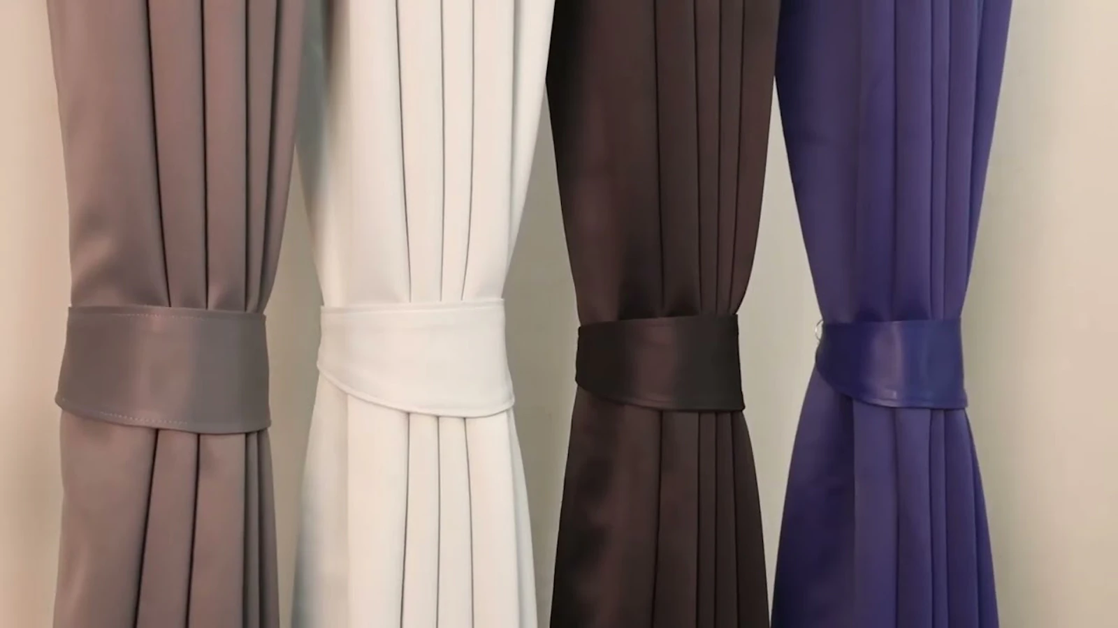 Blackout Ready Made Eyelet Curtain Beige screenshot 1 (video preview)